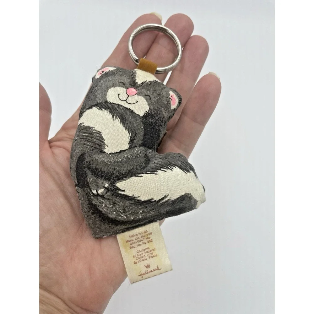New‎ Vintage Hallmark Keychain Key Chain Fabric Skunk Hug Me Up
